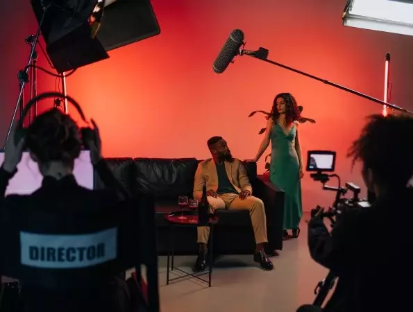 Image representation of how Creative Splits simplifies Film and TV Revenue Distribution.