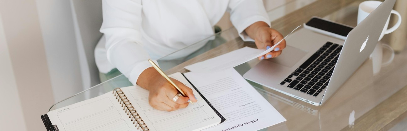 Image of an executive handling member data through Creative Splits seamlessly.